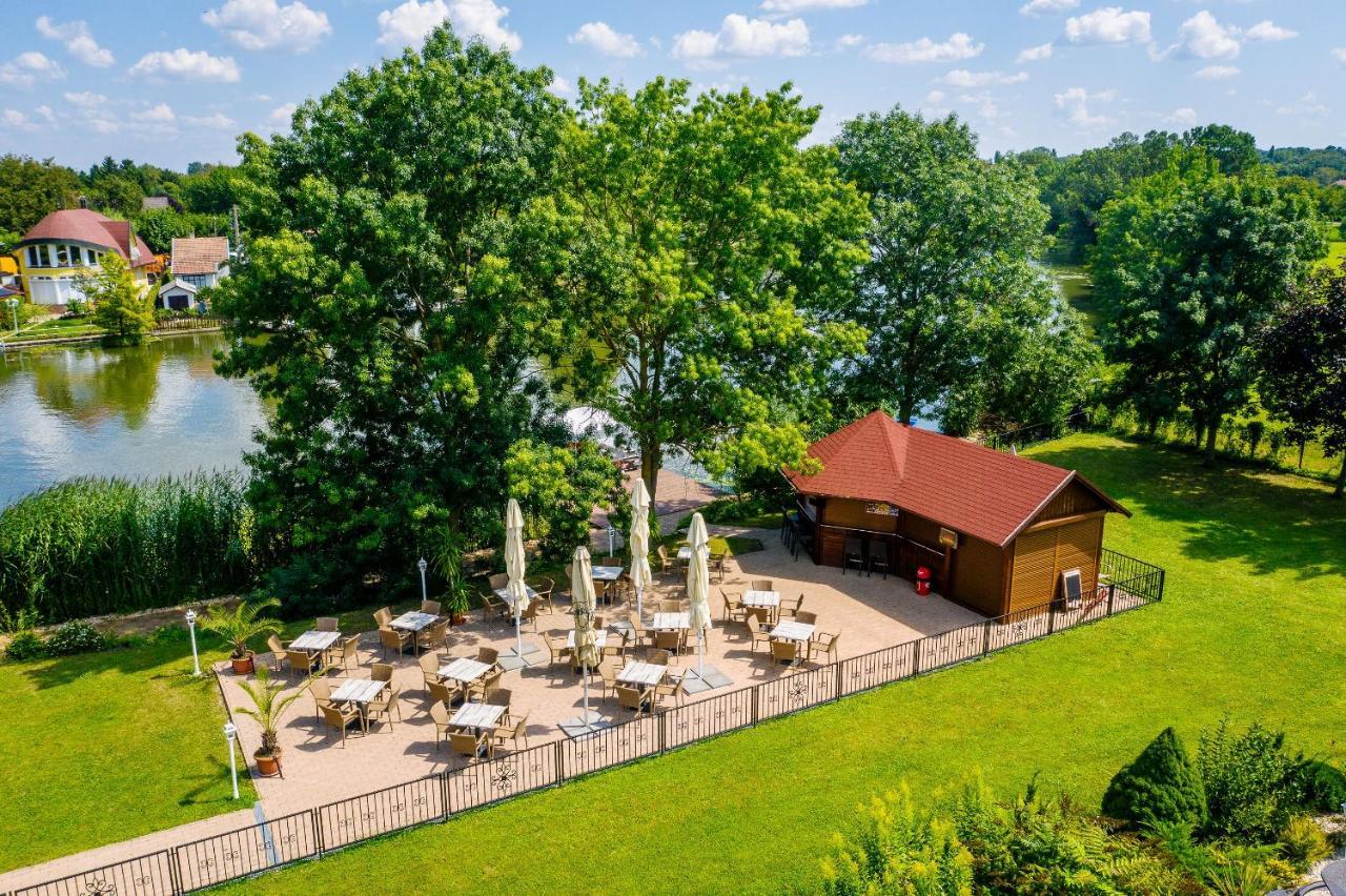 Apartmán Aranyszarvas Panzio, Etterem Es Grillterasz Exteriér fotografie