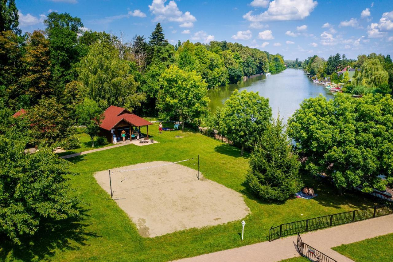 Apartmán Aranyszarvas Panzio, Etterem Es Grillterasz Exteriér fotografie