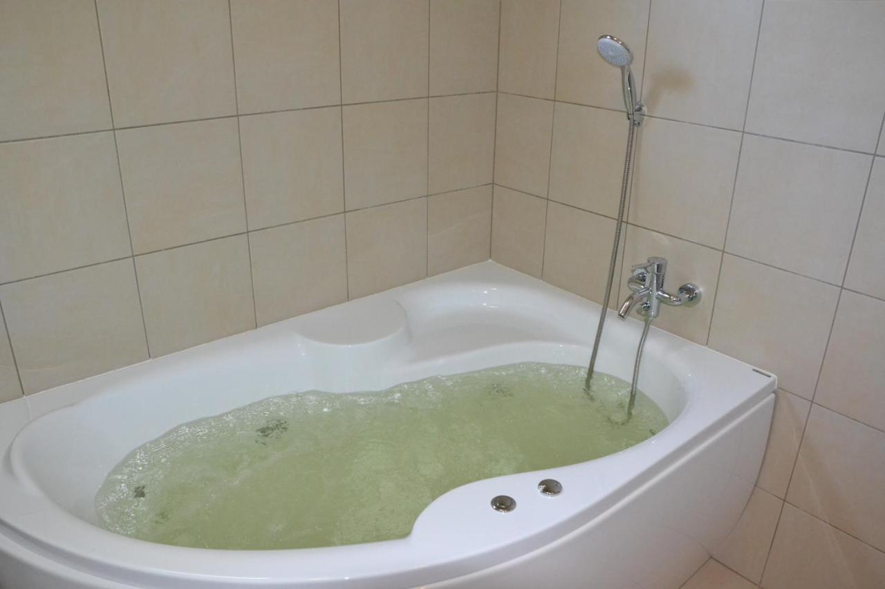 Apartmán Aranyszarvas Panzio, Etterem Es Grillterasz Exteriér fotografie
