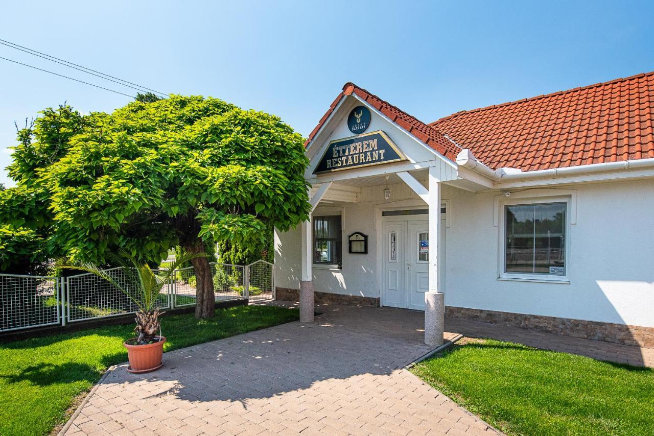 Apartmán Aranyszarvas Panzio, Etterem Es Grillterasz Exteriér fotografie