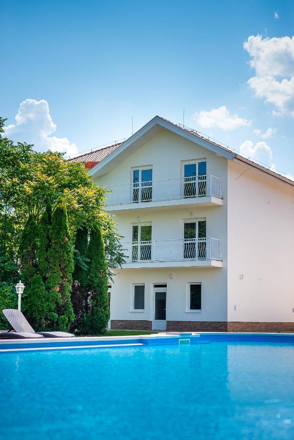 Apartmán Aranyszarvas Panzio, Etterem Es Grillterasz Exteriér fotografie