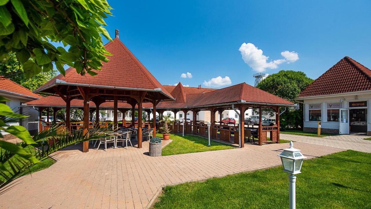 Apartmán Aranyszarvas Panzio, Etterem Es Grillterasz Exteriér fotografie