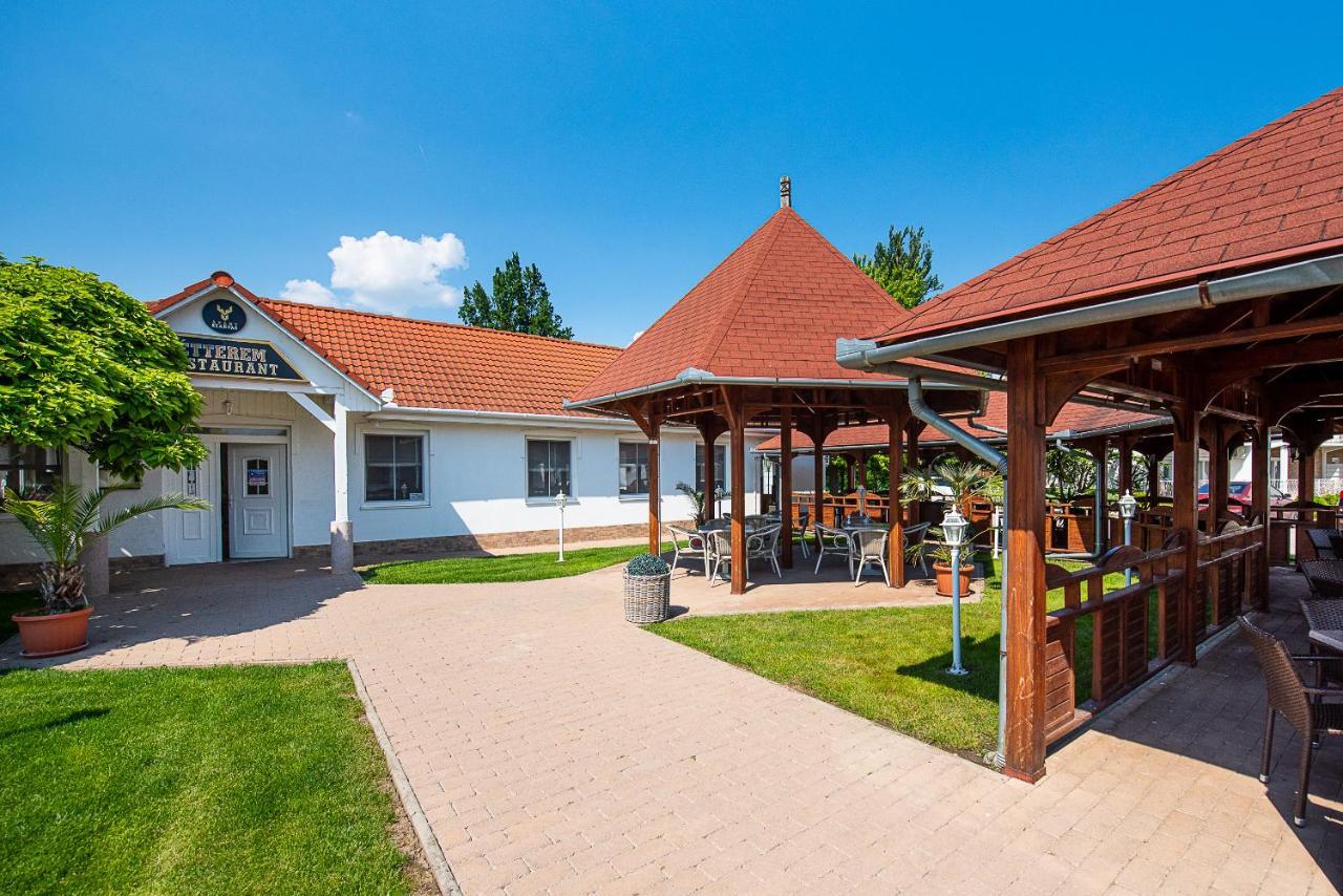 Apartmán Aranyszarvas Panzio, Etterem Es Grillterasz Exteriér fotografie