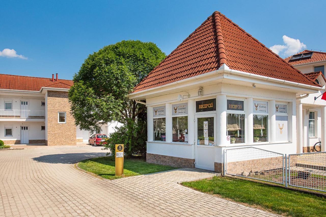 Apartmán Aranyszarvas Panzio, Etterem Es Grillterasz Exteriér fotografie