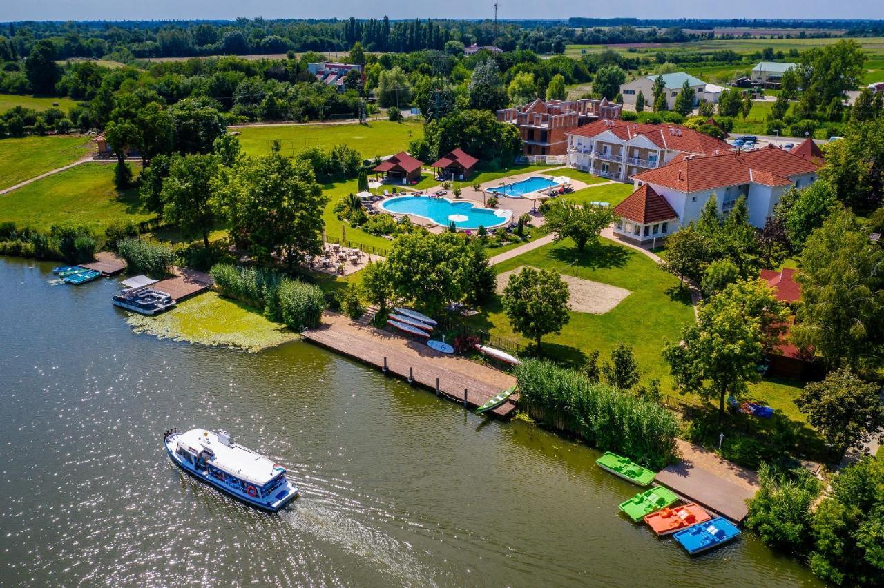 Apartmán Aranyszarvas Panzio, Etterem Es Grillterasz Exteriér fotografie