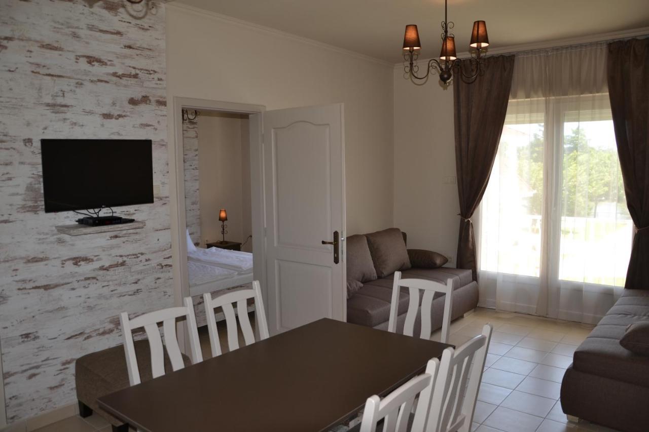 Apartmán Aranyszarvas Panzio, Etterem Es Grillterasz Exteriér fotografie