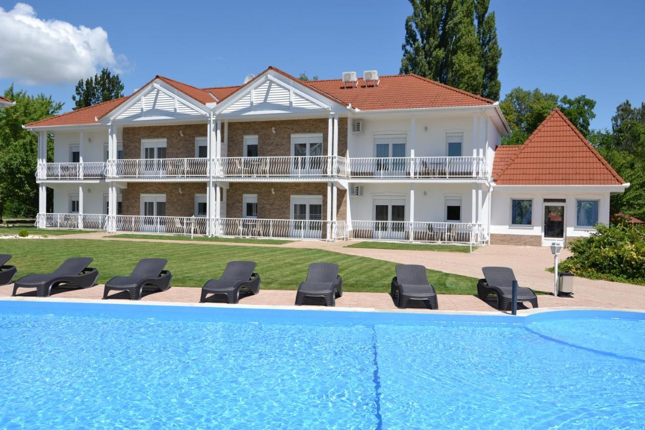 Apartmán Aranyszarvas Panzio, Etterem Es Grillterasz Exteriér fotografie
