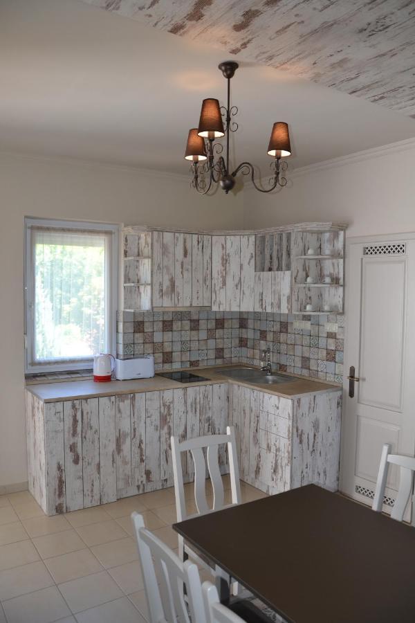 Apartmán Aranyszarvas Panzio, Etterem Es Grillterasz Exteriér fotografie