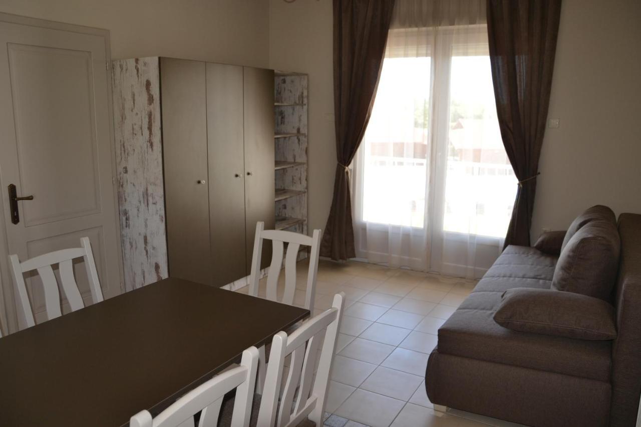 Apartmán Aranyszarvas Panzio, Etterem Es Grillterasz Exteriér fotografie